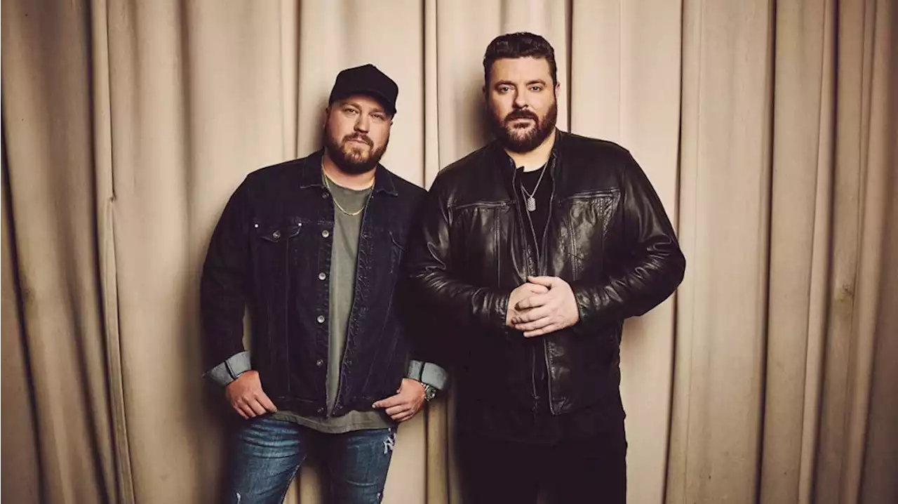 Chris Young & Mitchell Tenpenny’s ‘Bar’ Hops to No. 1 on Country Airplay Chart