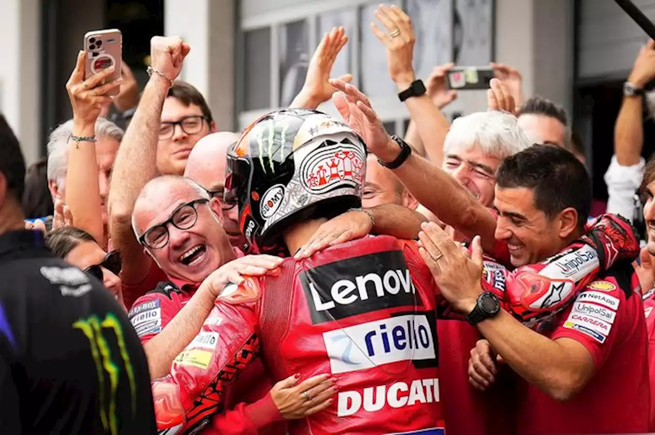 Ducati Gotong-royong Bantu Bagnaia Lawan Satu Orang Pembalap - Bolasport.com