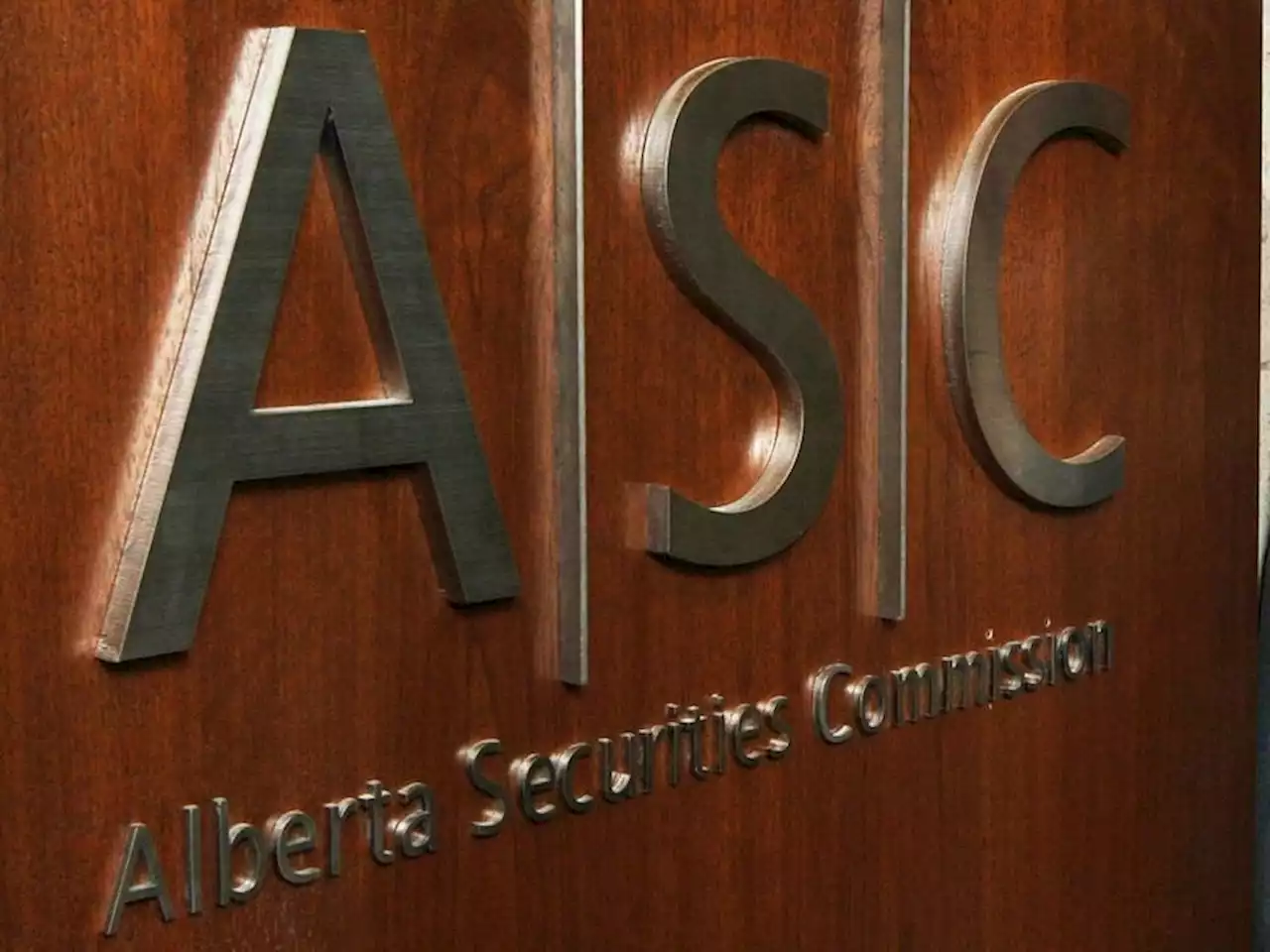Trader convicted of fraud may be active again under assumed name, say regulators