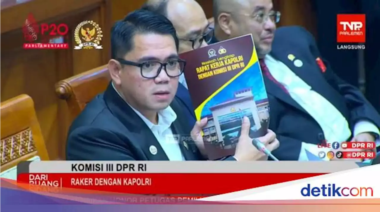 Kapolri Beri Buku Penjelasan Kasus Ferdy Sambo ke Komisi III DPR