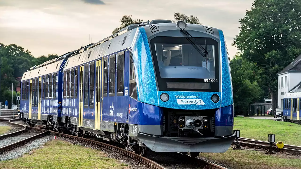 Fleet of hydrogen passenger trains debuts in Germany