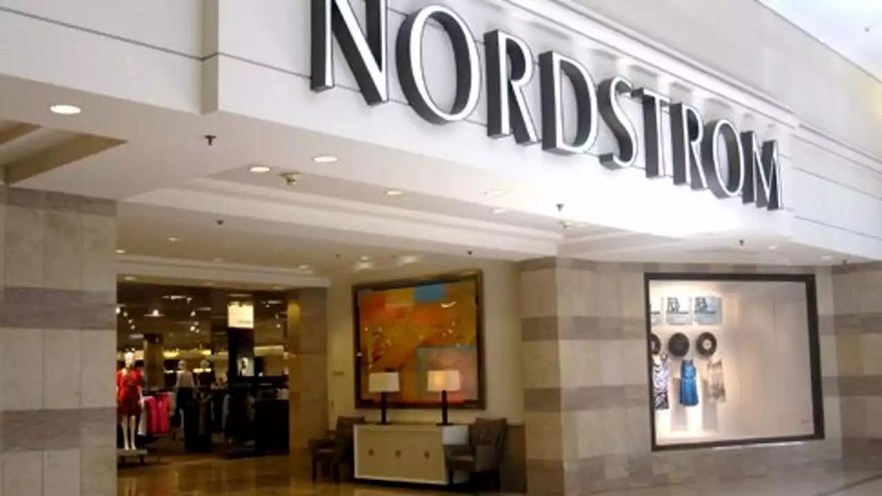 Macy's, Nordstrom cut profit views along with inventories