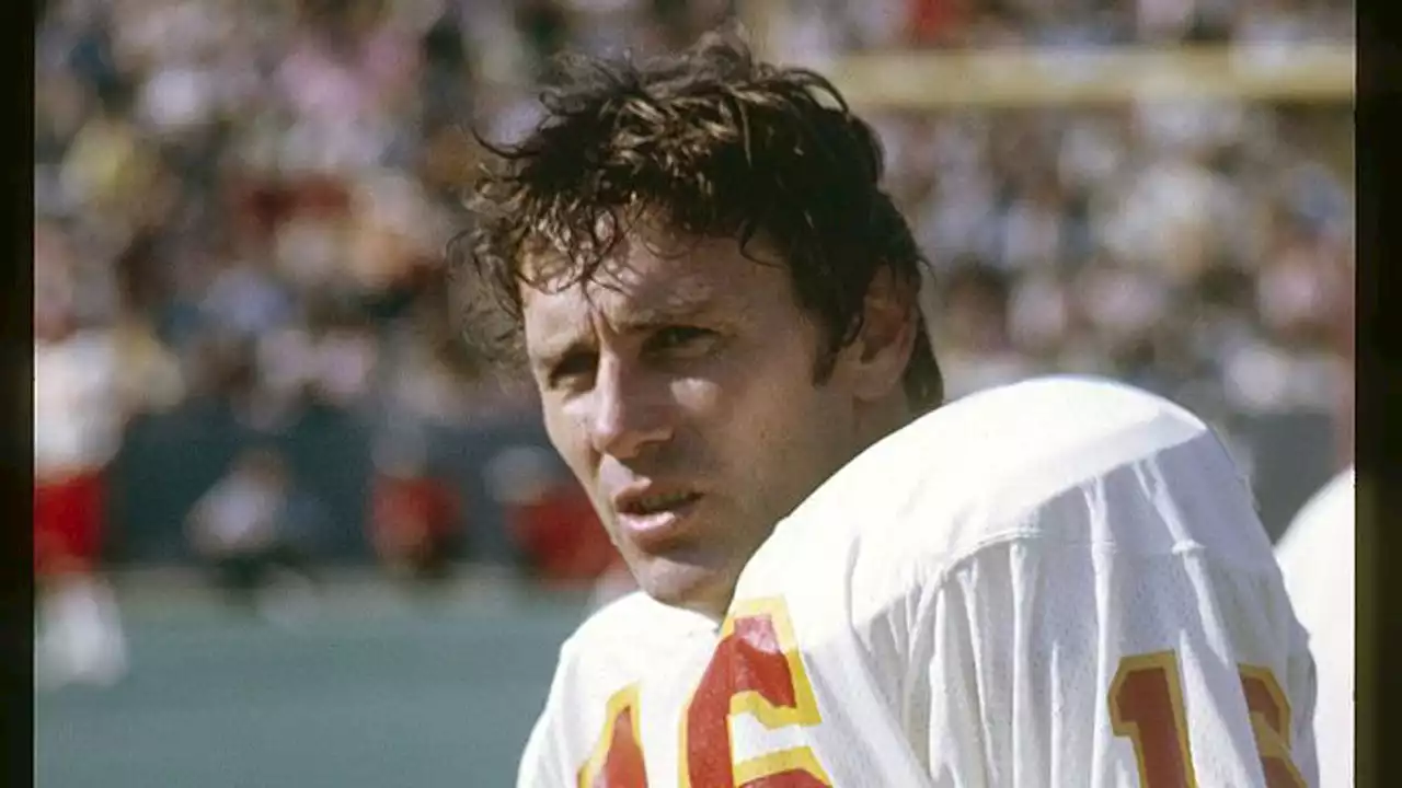 Len Dawson, Kansas City Chiefs' Hall of Fame quarterback, dies at 87, reports say