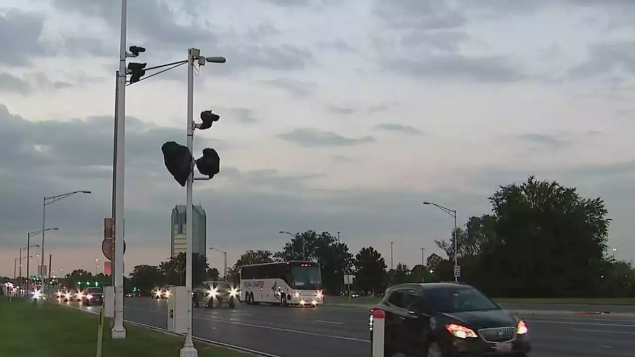 Suburban residents call on Pritzker to shut down controversial re-activated red light cameras