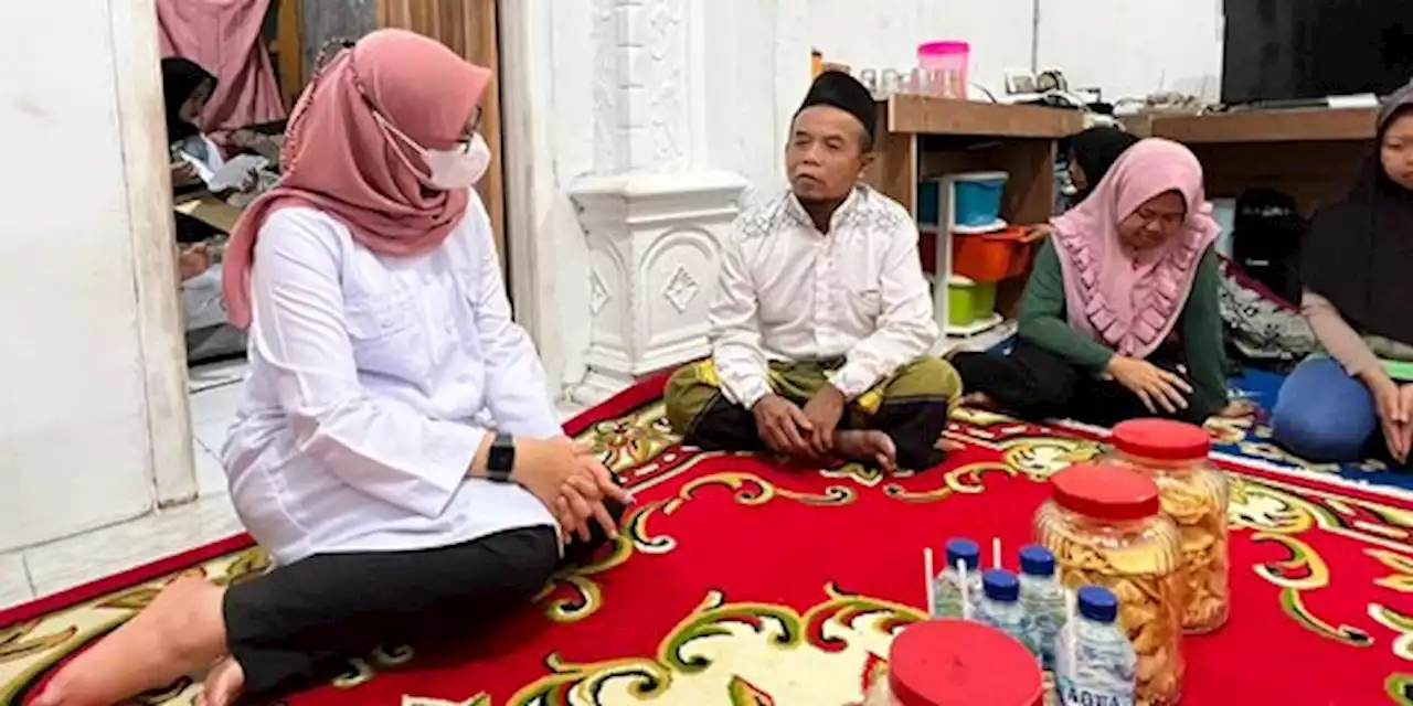 Melayat ke Rumah Duka Bang Dzoel, Bupati Ipuk: Banyuwangi Kehilangan Sosok Inspiratif | merdeka.com