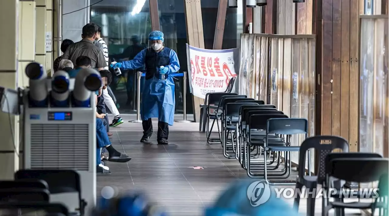 오후 9시까지 전국서 10만9333명 확진…1주일 전보다 6만명 적어 | 연합뉴스