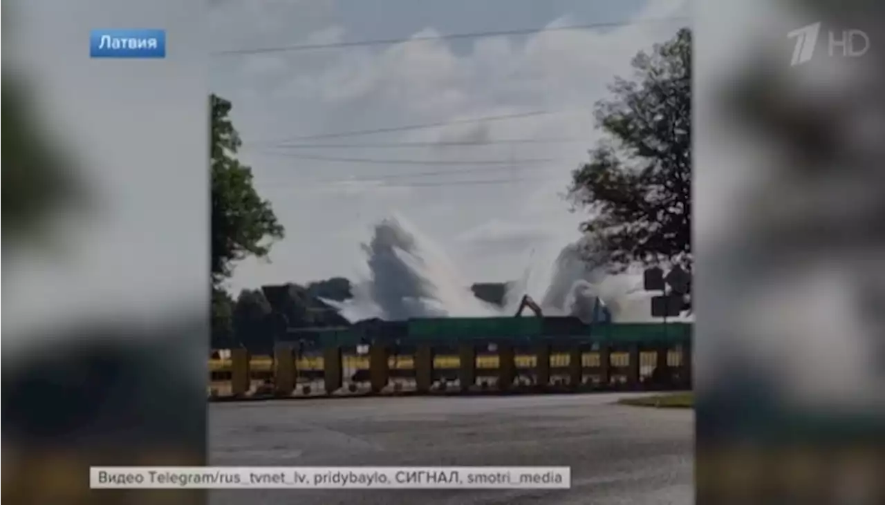 В Риге доломали мемориал советским Воинам-освободителям, который простоял там без малого 40 лет. Новости. Первый канал