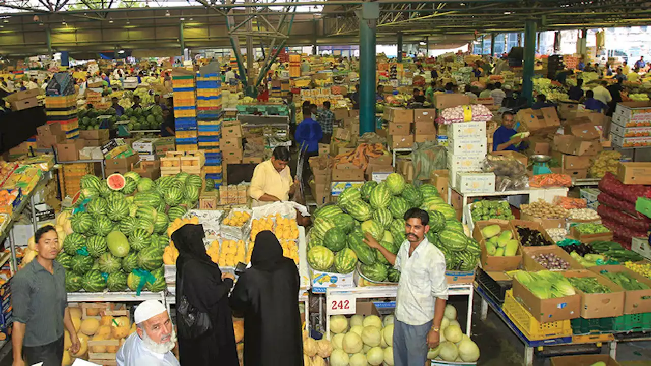 تخفيضات منافذ بيع تعود بأسعار خضراوات وفواكه إلى مستوياتها قبل أشهر