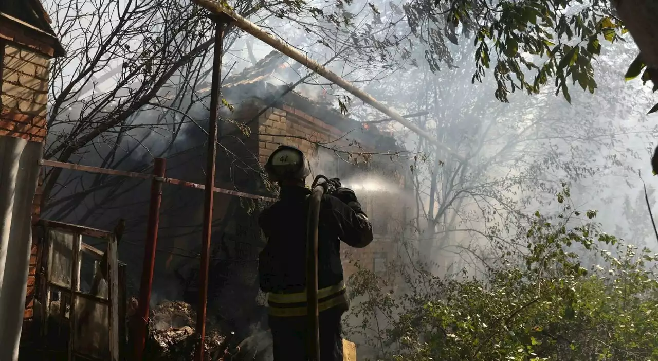 Ucraina, torna la paura a Kiev: esplosioni alle porte della Capitale. «Lancio di missili nella notte»