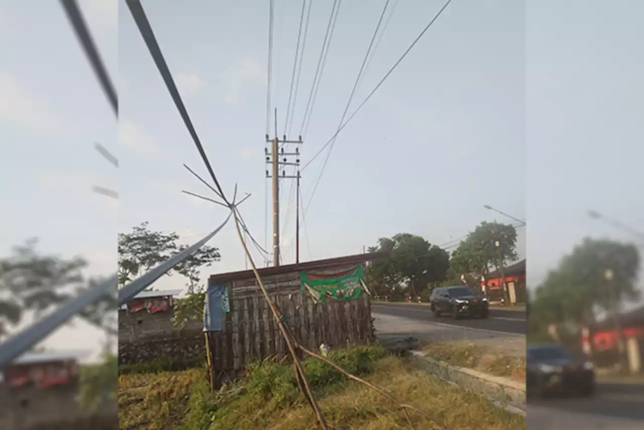 Kabel Menjuntai di Jalan Ganggu Warga dan Petani