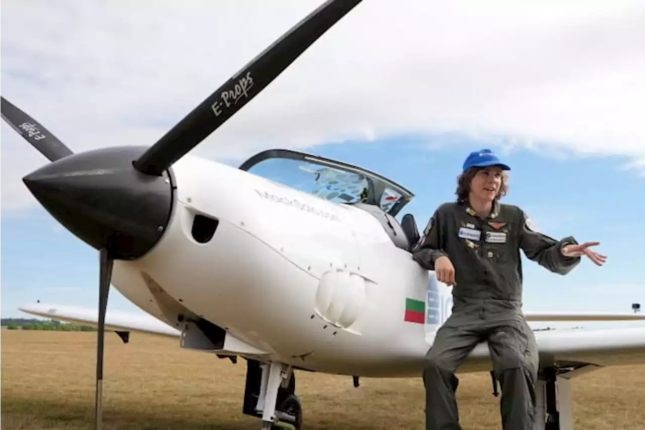 17-year-old pilot sets record for solo flight around world