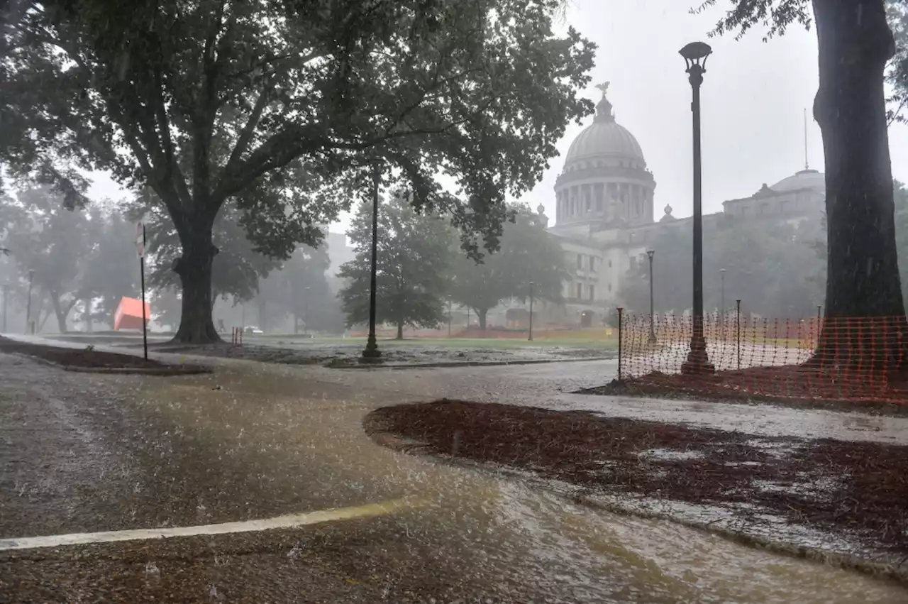 Heavy rain causes flooding, evacuations in Mississippi