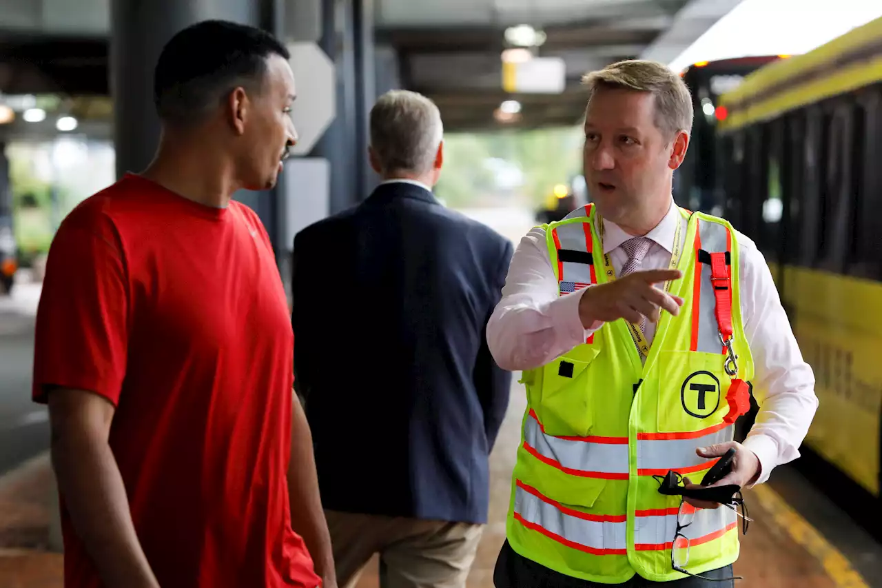 Orange Line Shuttle Buses Working Well After ‘Growing Pains,' MBTA GM Says