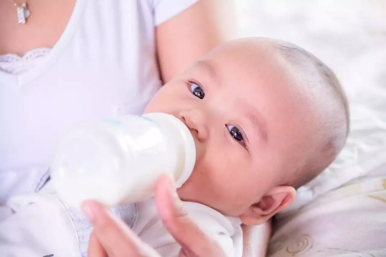 Fortified human breastmilk alters the microbiota of low-birth-weight infants