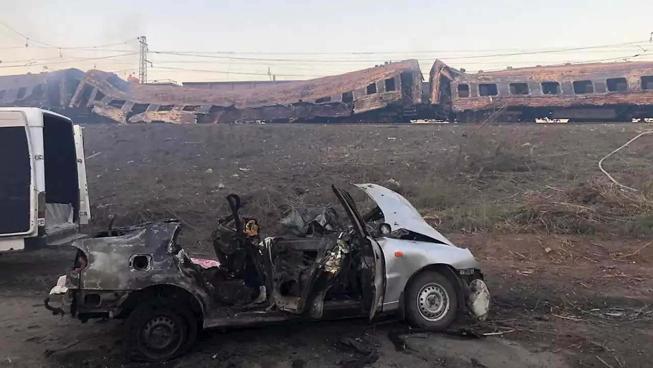 Selenskyj: 22 Tote bei Raketenangriff auf Bahnhof