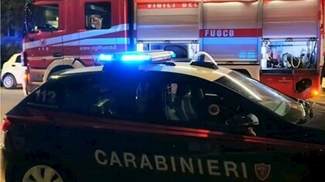 Incendio a Prati Fiscali, va in fiamme una asciugatrice: paura in un palazzo. Anziano in codice rosso