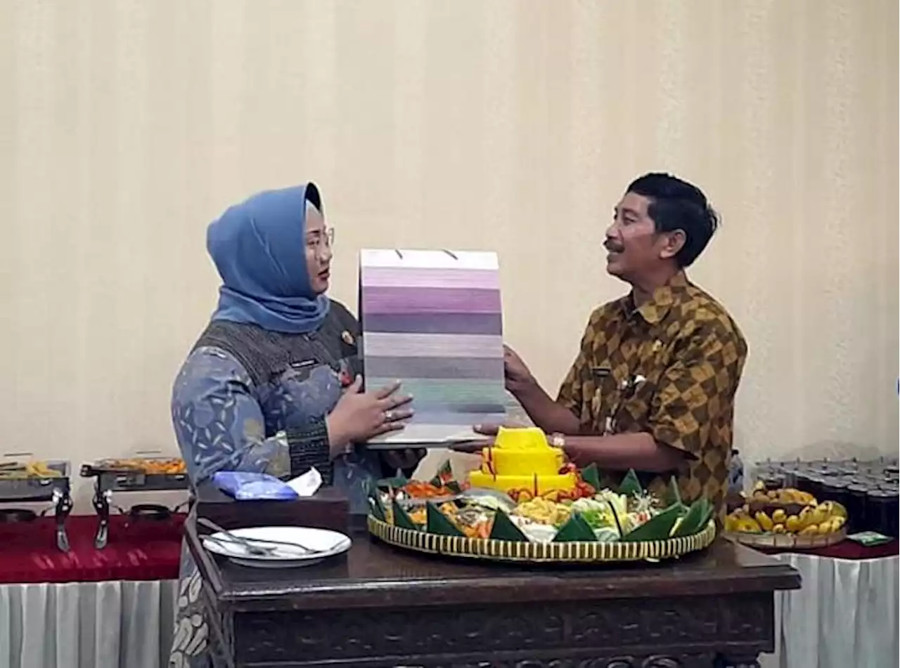 Kali Pertama Rayakan Ultah, Wabup Sragen Dapat Hadiah Tablet Biar Ga Gaptek