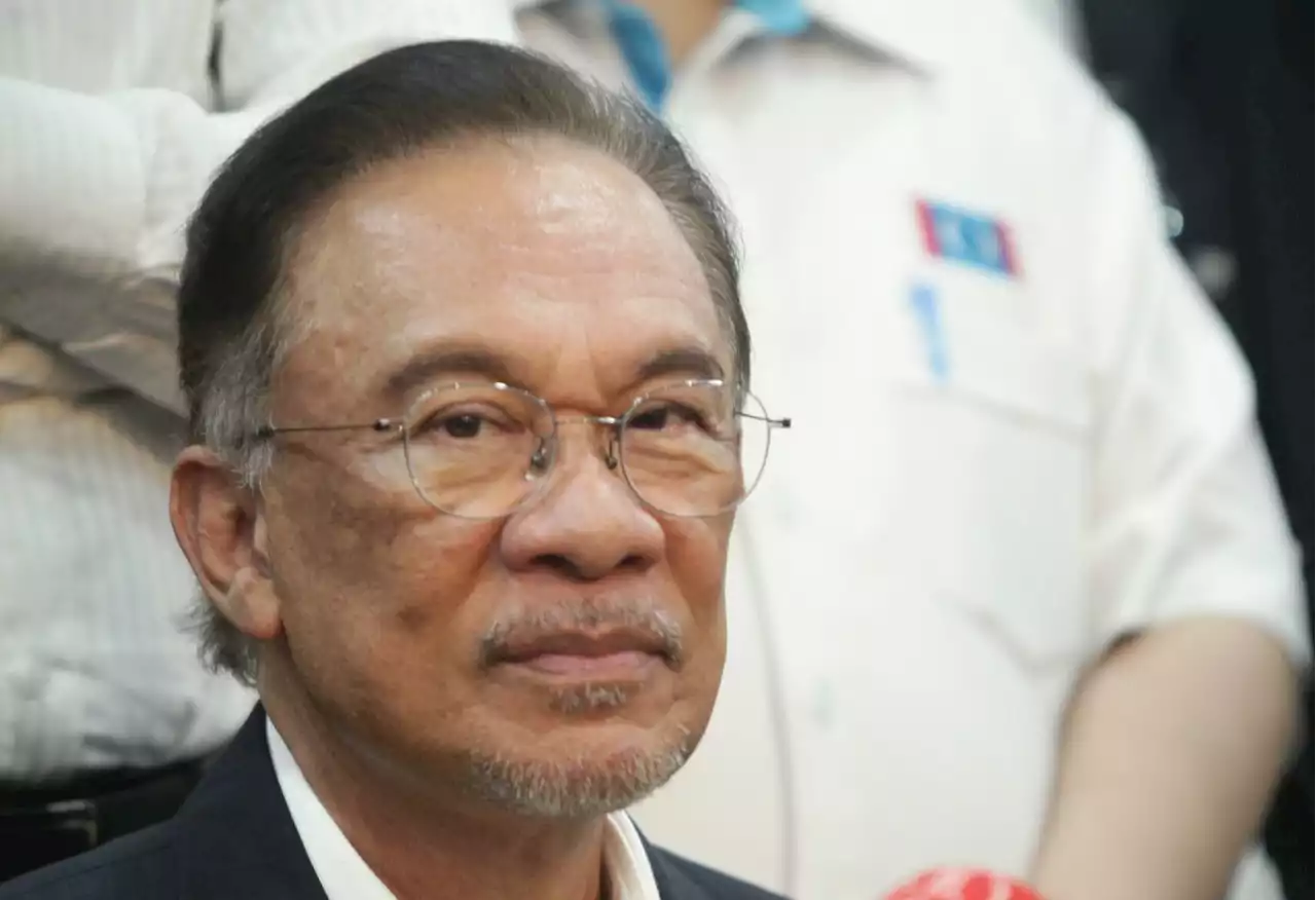 Anwar: Decision to use one logo to counter claims of disunity in Opposition