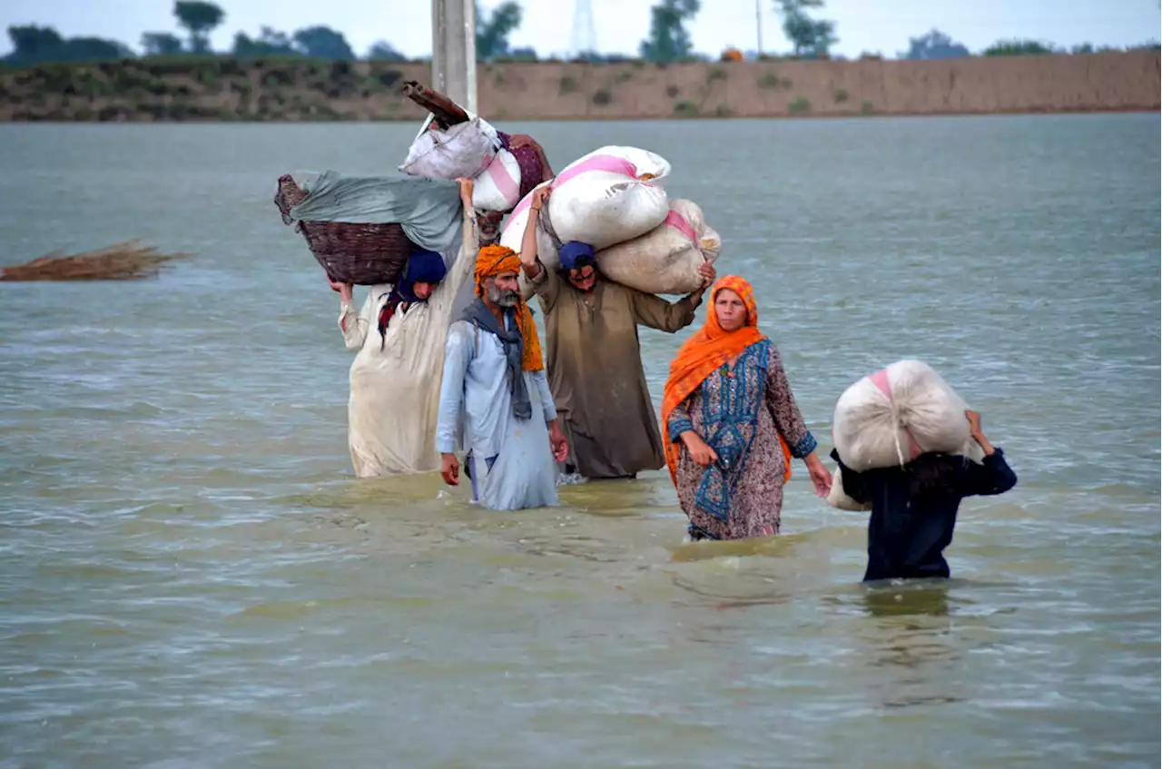 Pakistan flooding leaves hundreds of people dead, thousands without homes