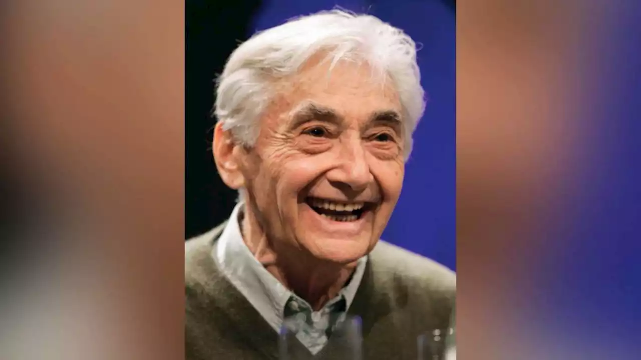 “War Poisons Everybody”: Remembering Howard Zinn on His 100th Birthday