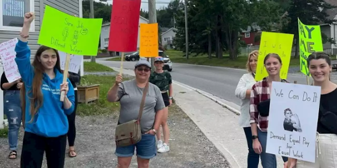 Status of Women’s Centres Hold Walkouts Calling for Proactive Pay Equity Legislation