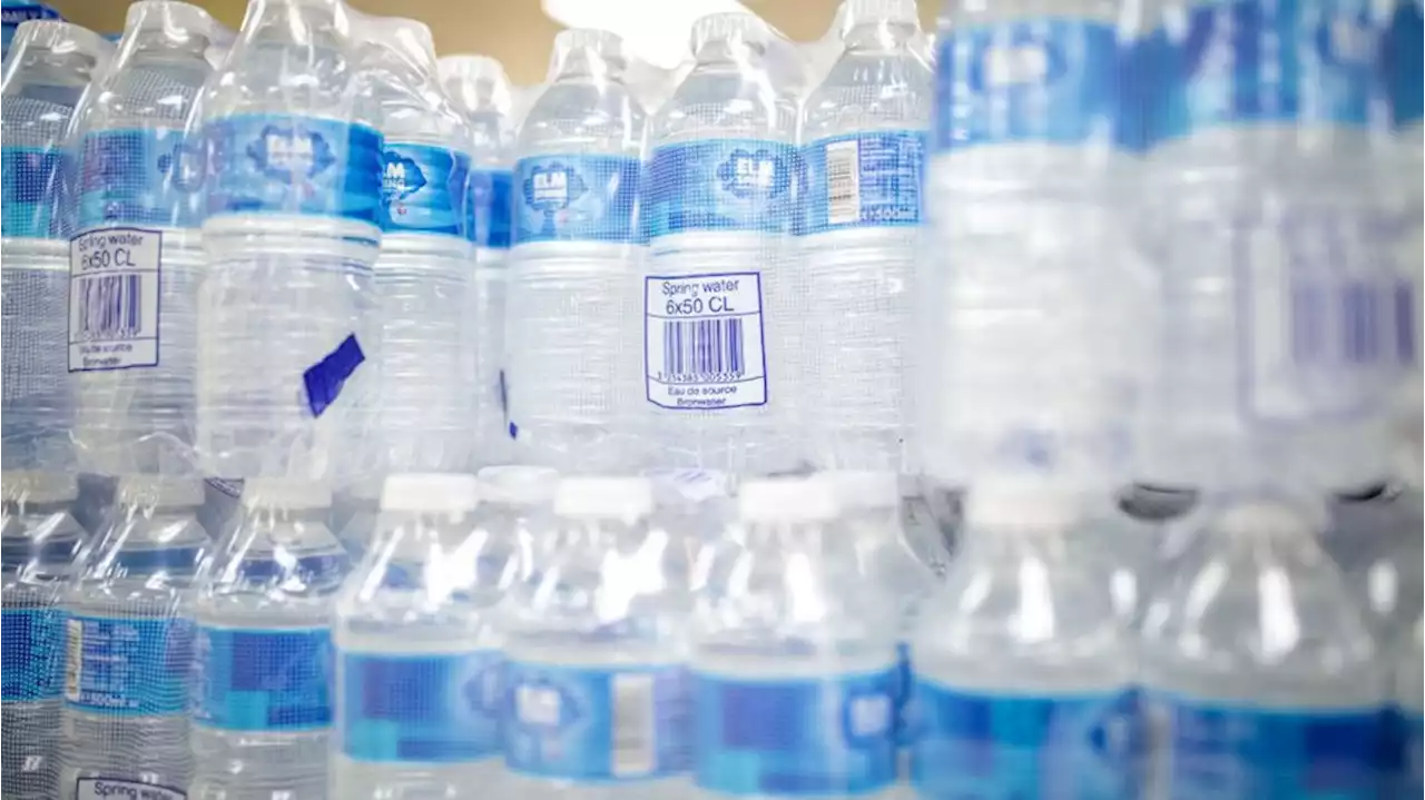 Supermarkt: Hersteller ruft Mineralwasser zurück – Verunreinigung möglich