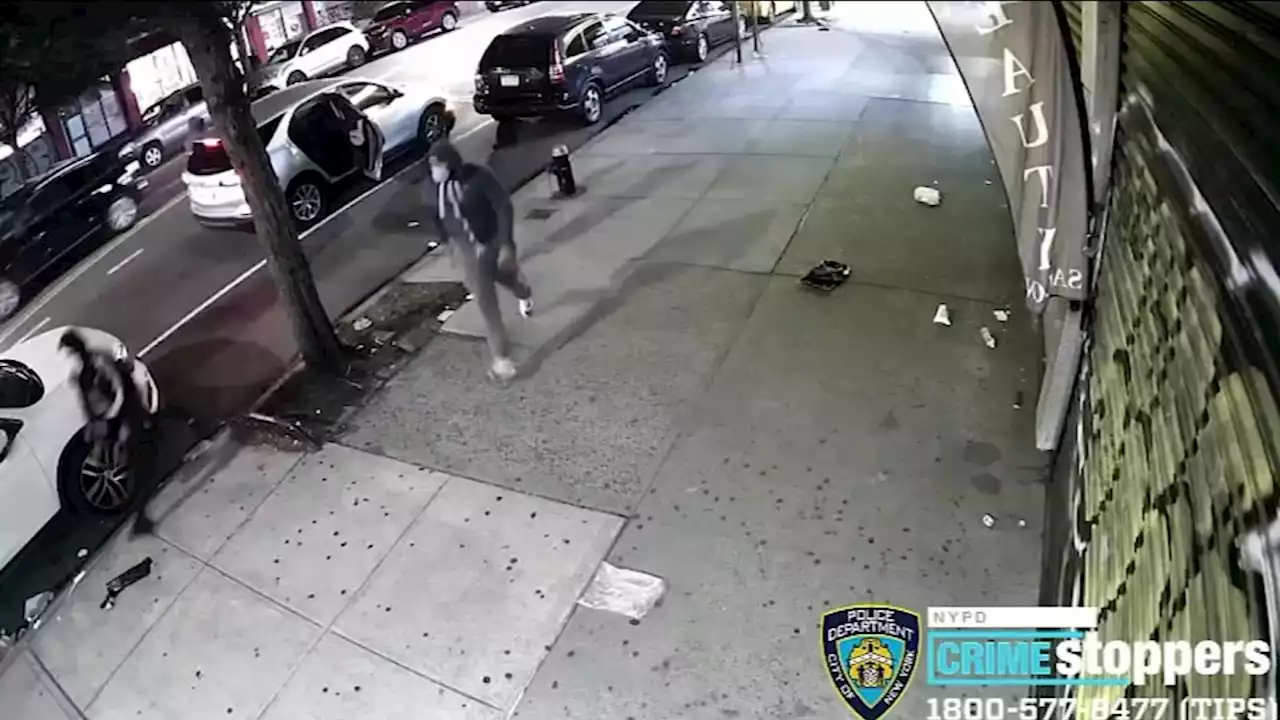 Off-duty NYPD officer jumped, robbed in NYC as part of another mugging pattern