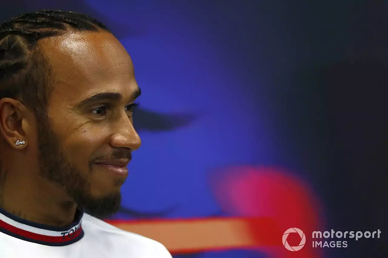 Mercedes &quot;definitely&quot; closer to winning in F1 again - Hamilton