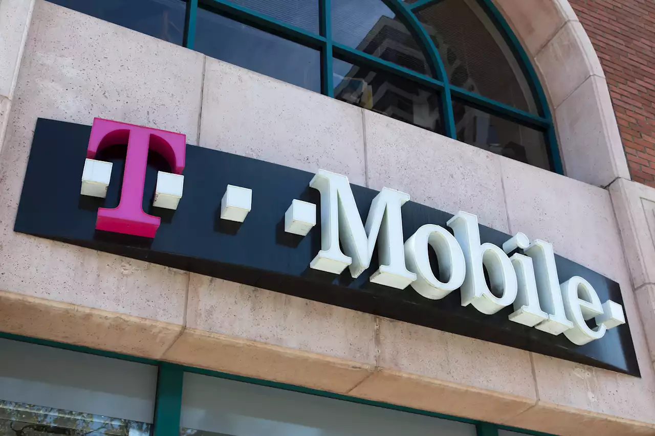 T-Mobile partners with SpaceX to 'end mobile dead zones' | Digital Trends