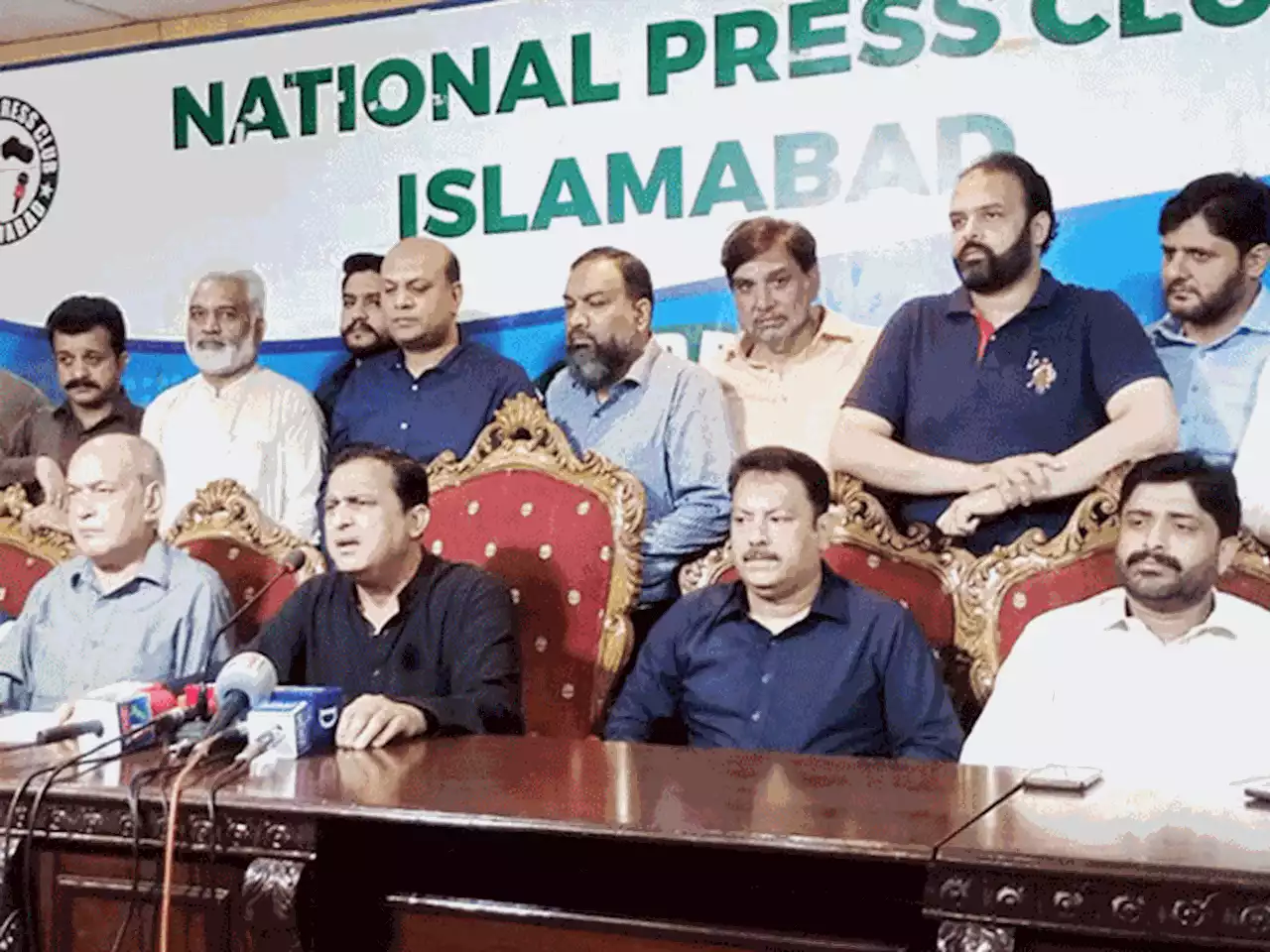 فیول ایڈجسٹمنٹ کے نام پر قوم پر ظلم کیا جارہا ہے، صدر آل پاکستان انجمن تاجران - ایکسپریس اردو