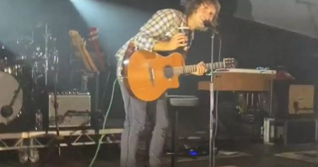 Moment Paolo Nutini accepts pint from gig-goer in 'my type of crowd'