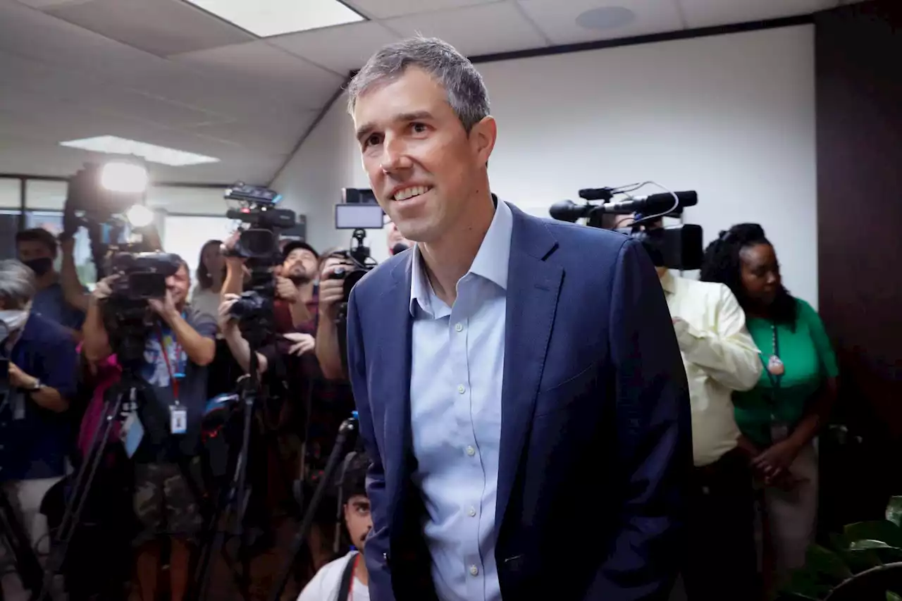 Beto O’Rourke slams Gov. Abbott at Houston abortion clinic as trigger law takes effect