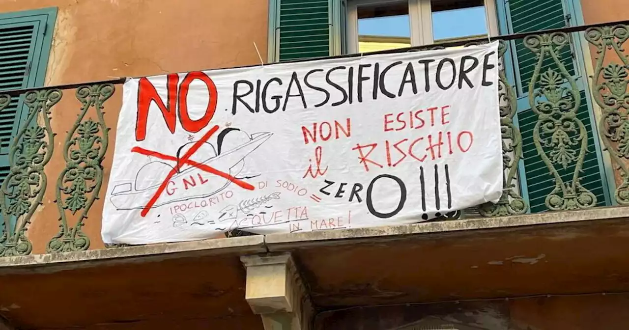 Piombino, FdI mette in discussione il rigassificatore: 'Valuteremo le alternative', ci dice Donzelli