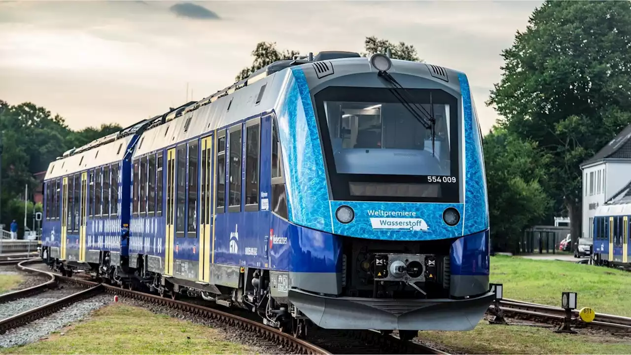 The world's first 100% hydrogen-powered train starts running in Germany