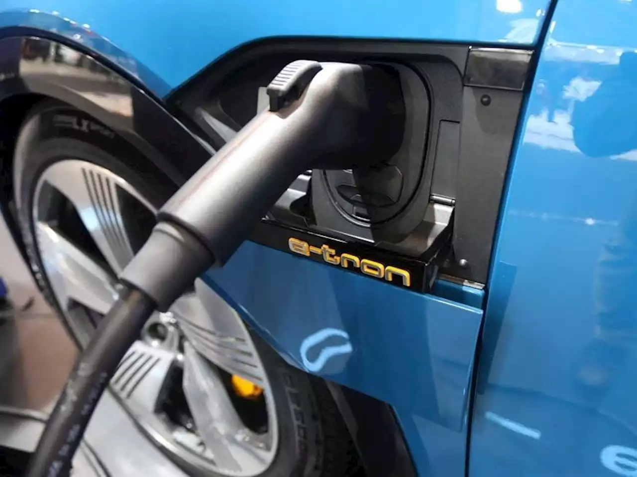 California moves toward phasing out gas-fueled vehicles by 2035