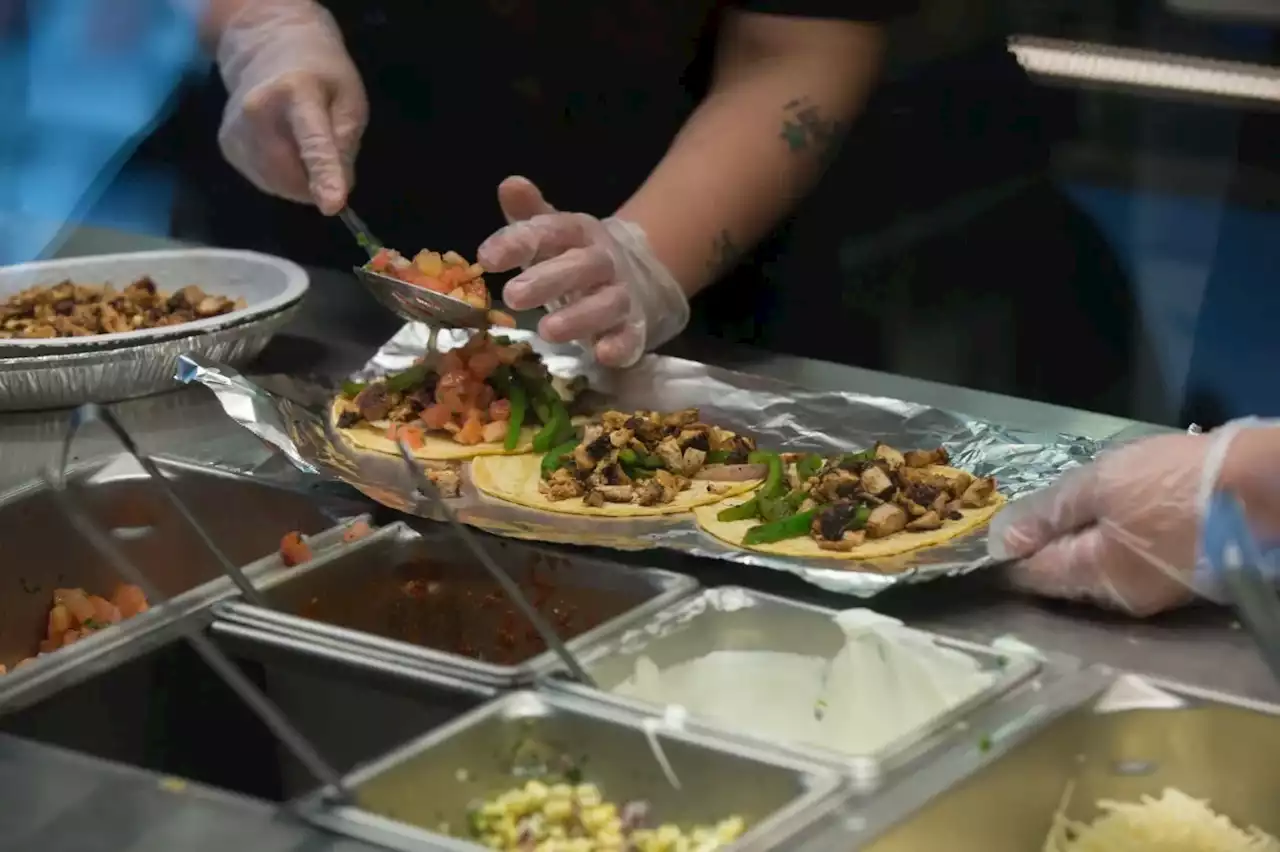 Michigan Chipotle outlet the chain’s first to unionize