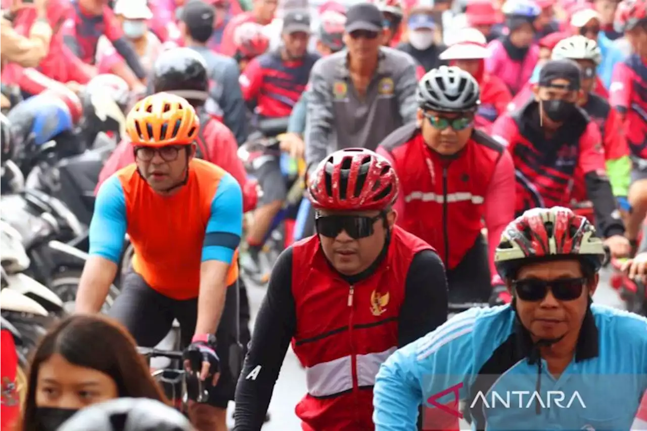 Hasto ikuti 'Banteng Gowes Kemerdekaan' di Pontianak