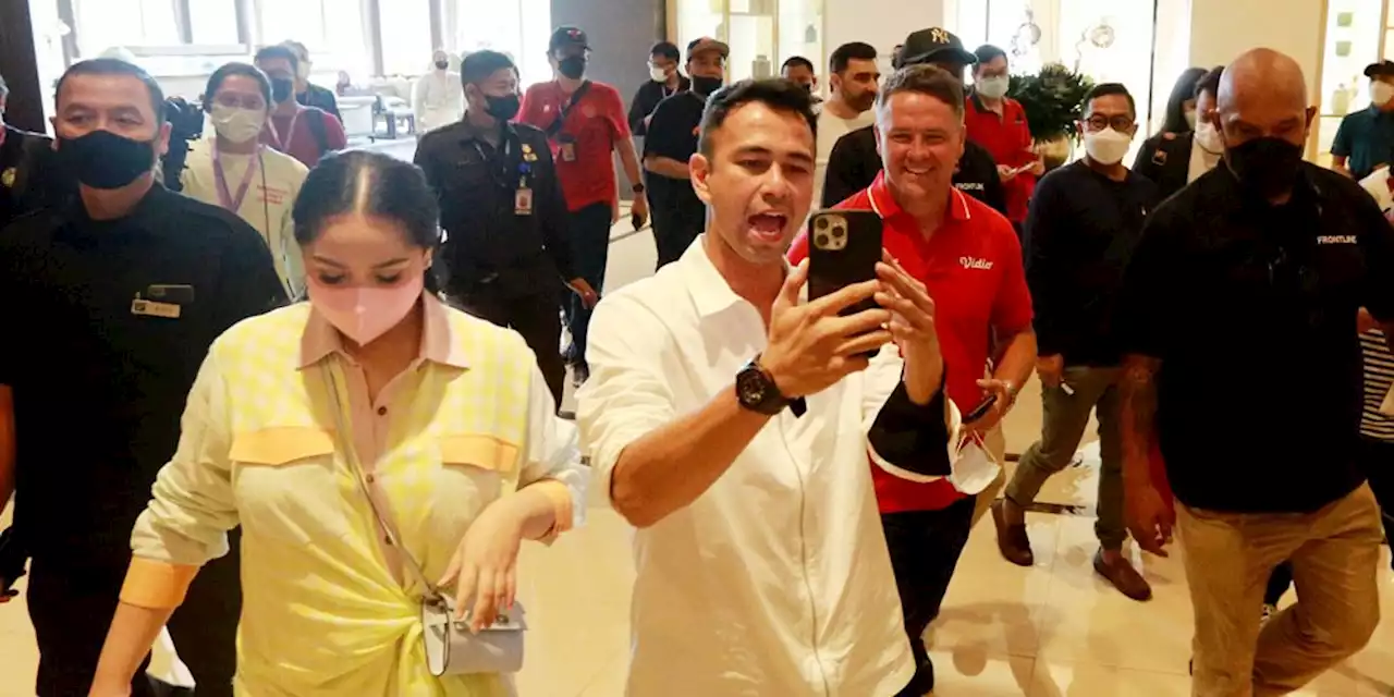 VIDEO: Raffi Ahmad dan Nagita Slavina Jemput Michael Owen dengan Rolls-Royce - Bola.net