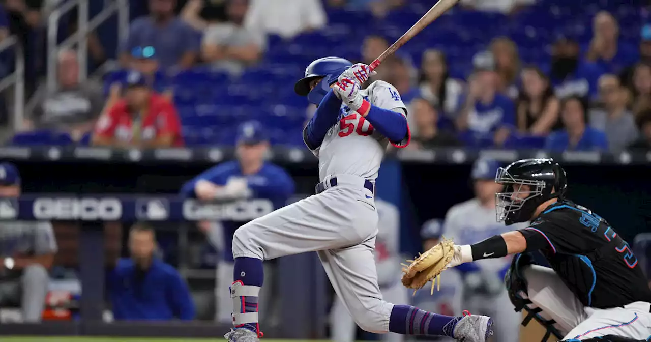 Betts hits 2 HRs, Dodgers score 5 in 10th, beat Marlins 10-6