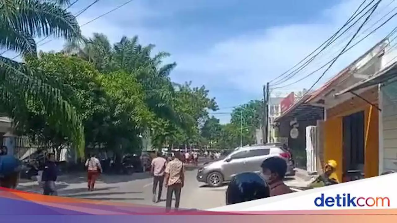 Pelajar Bawa Sajam Satroni SMA Kompleks Surabaya Salah Sasaran