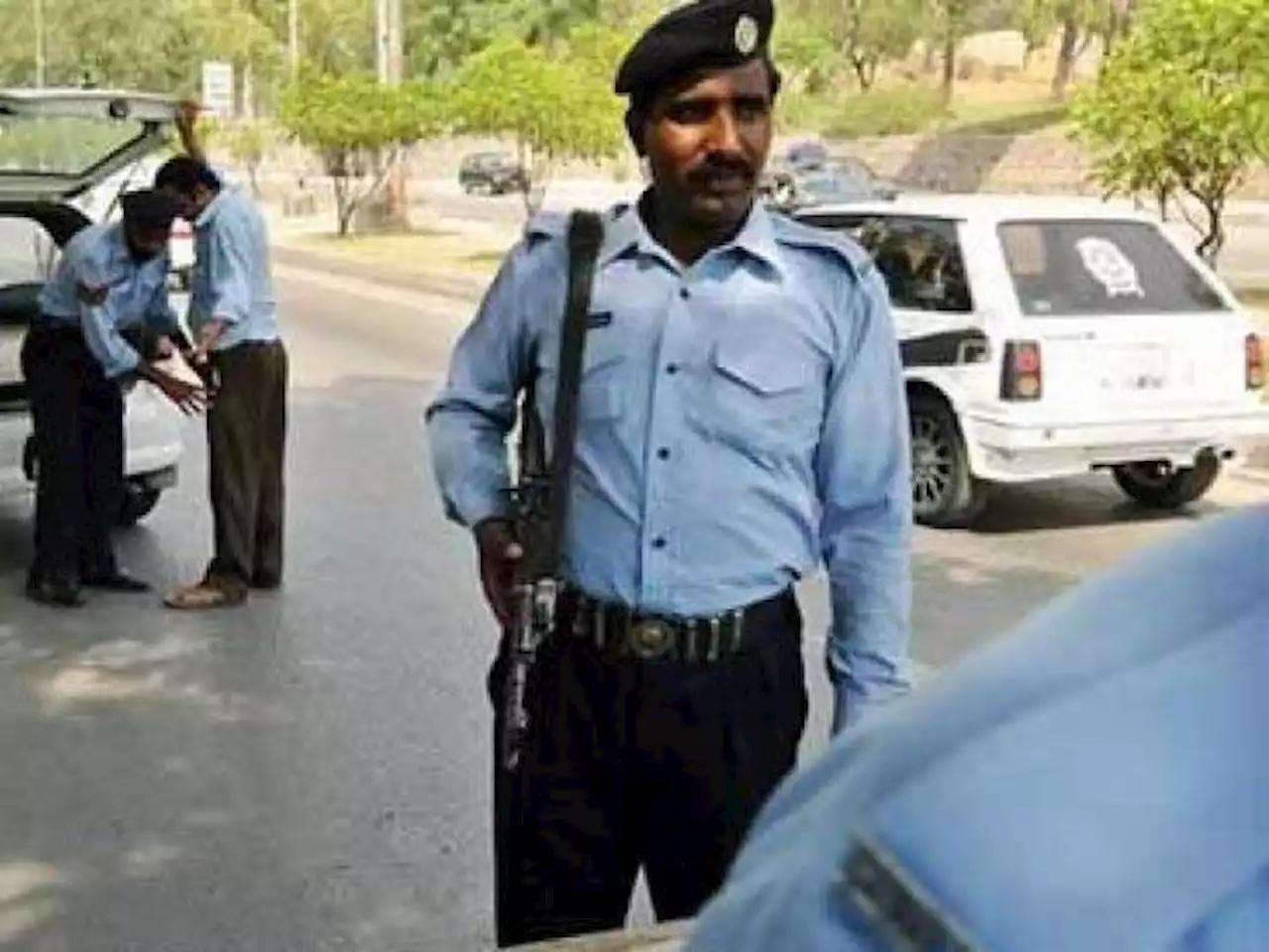 کے پی اور گلگت بلتستان حکومت کو بنی گالہ میں تعینات پولیس نفری واپس بلانے کا حکم - ایکسپریس اردو