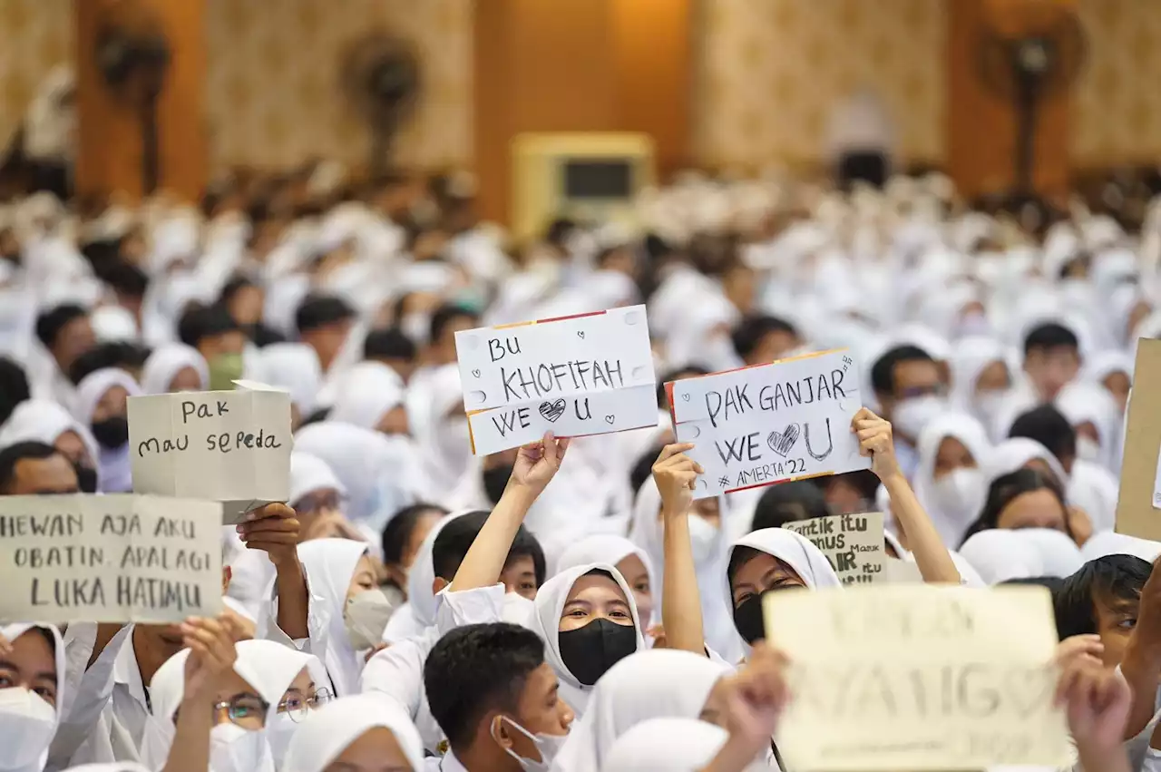 Tulisan Unik Salah Satu Mahasiswa Baru Unair, Curi Perhatian Gubernur Khofifah