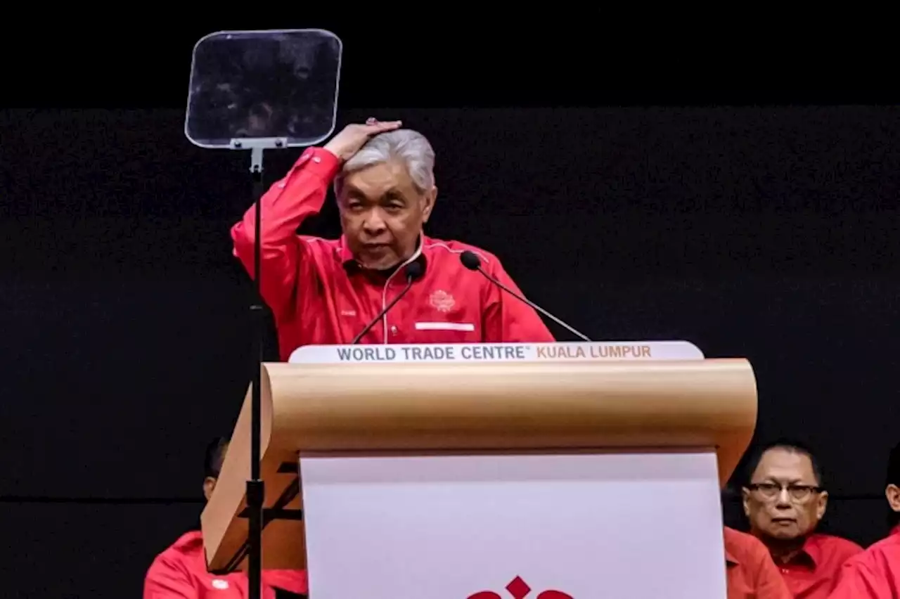 Ismail Sabri roundly booed by Umno members as Zahid asks him to abide by party’s wishes