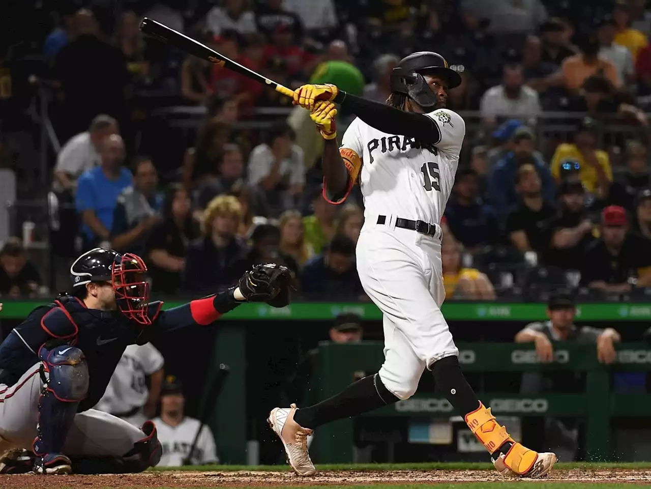 Bat crazy! Pirates fan gets hit by errant Oneil Cruz bat