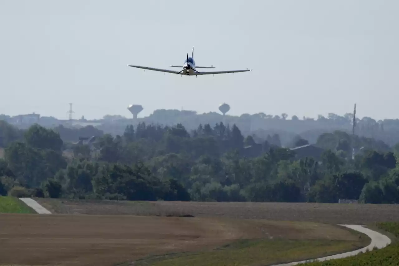 BEYOND LOCAL: 17-year-old pilot sets record for solo flight around world