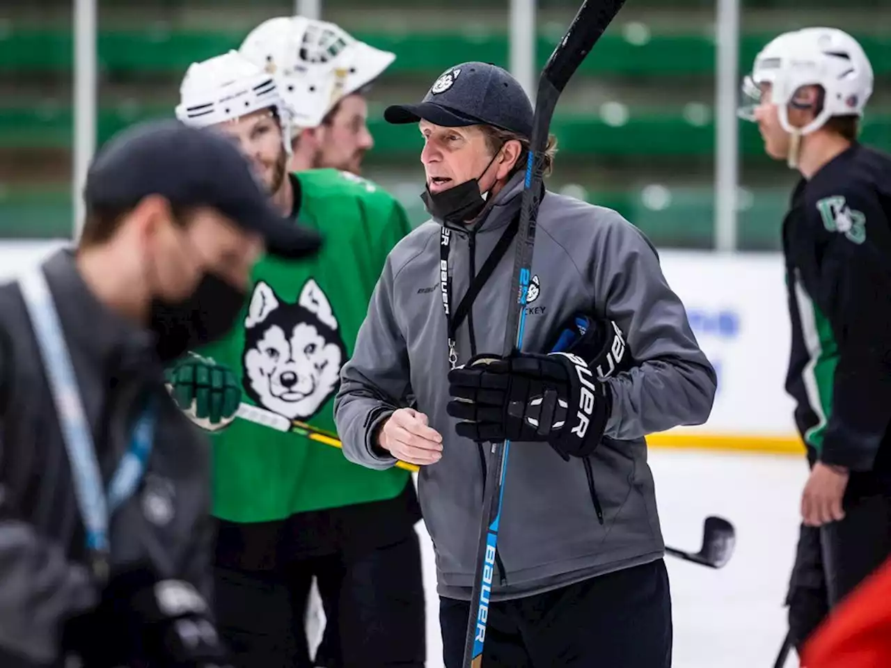 After resigning his Huskies post, Mike Babcock eases into retirement ... but will it stick?