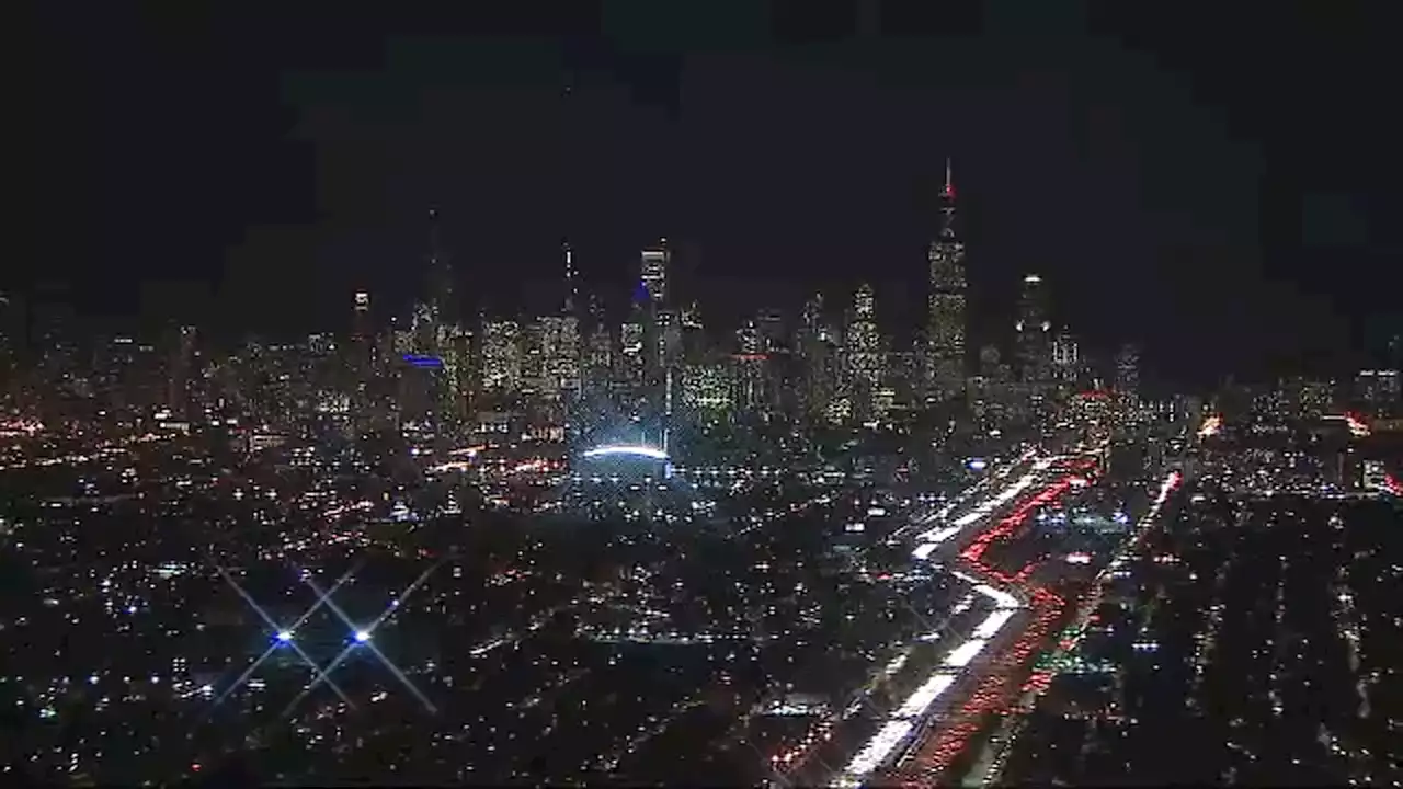 Chicago high-rise residents urged to turn off lights after 11 p.m. during bird migration season