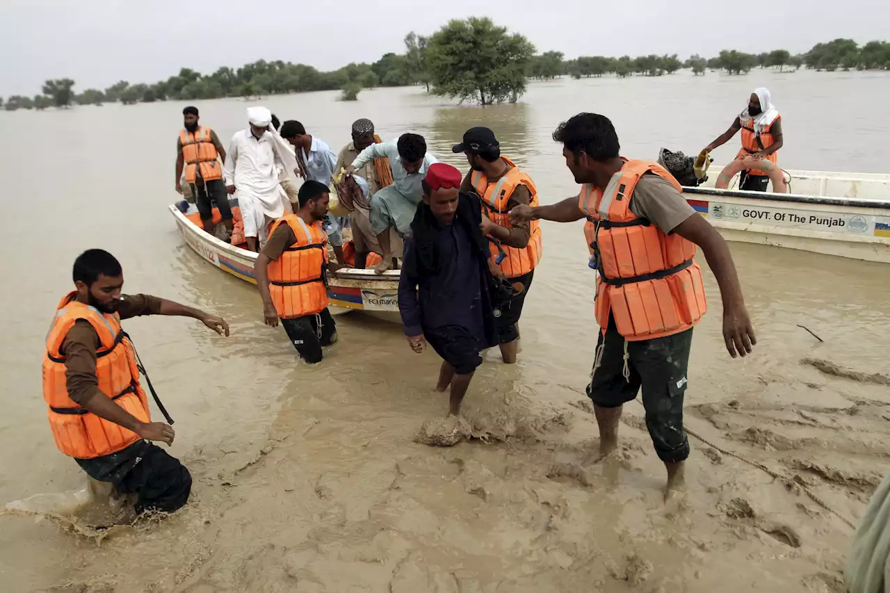 Pakistan flooding deaths pass 1,000 in 'climate catastrophe'