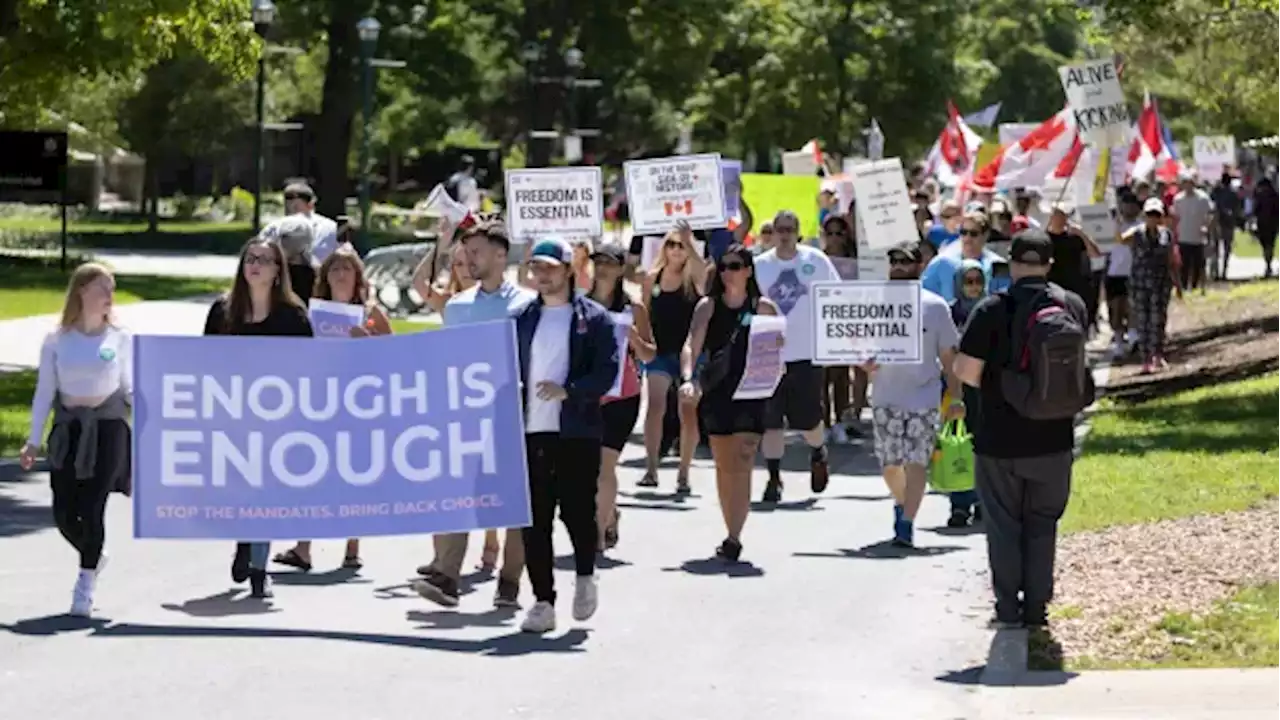 'Only the beginning': Hundreds protest Western University vaccine mandate | CBC News