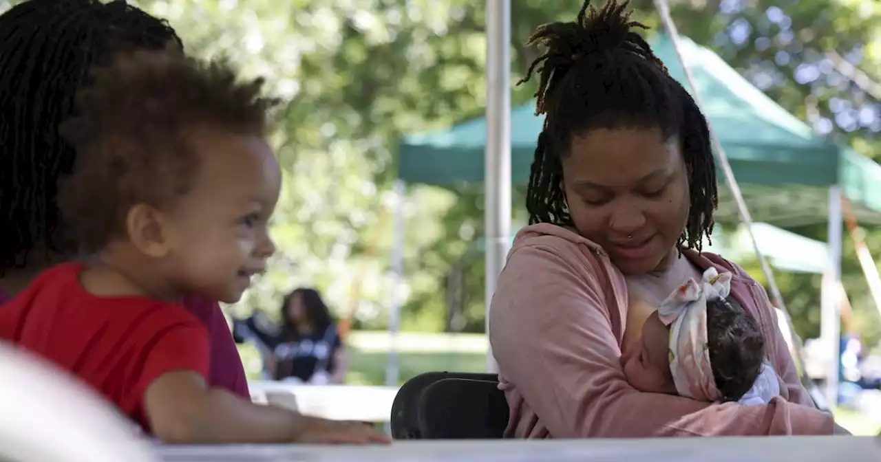 ‘People deserve to have babies in their neighborhood’: Chicago South Side Birth Center celebrates Black Breastfeeding Week with first ‘Latch and Stroll’ event